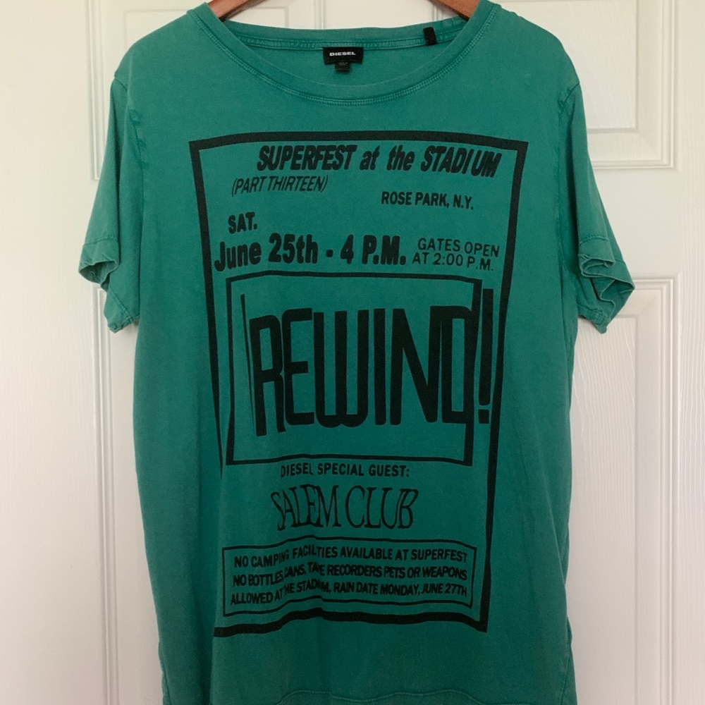 Green graphic t shirt